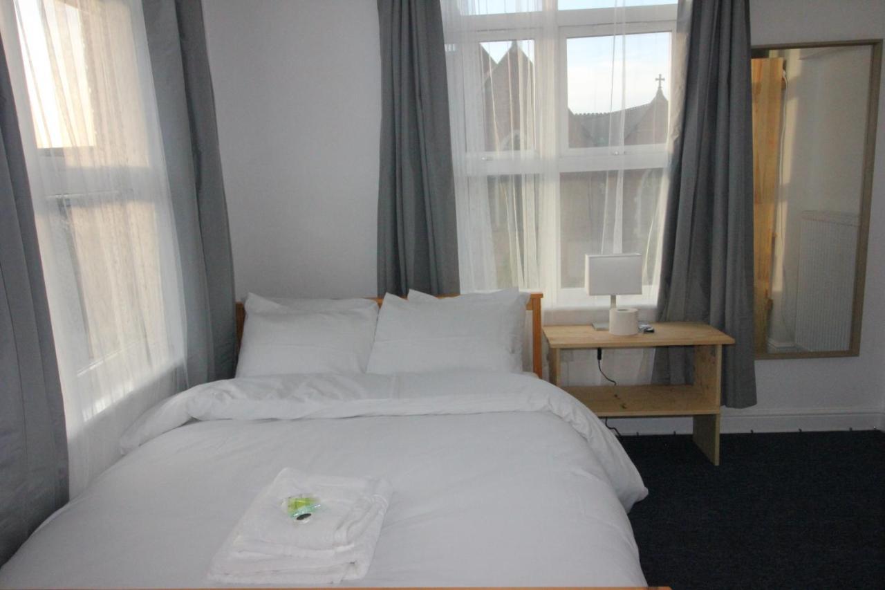Churchill & Nagawa Restaurant Hotel *